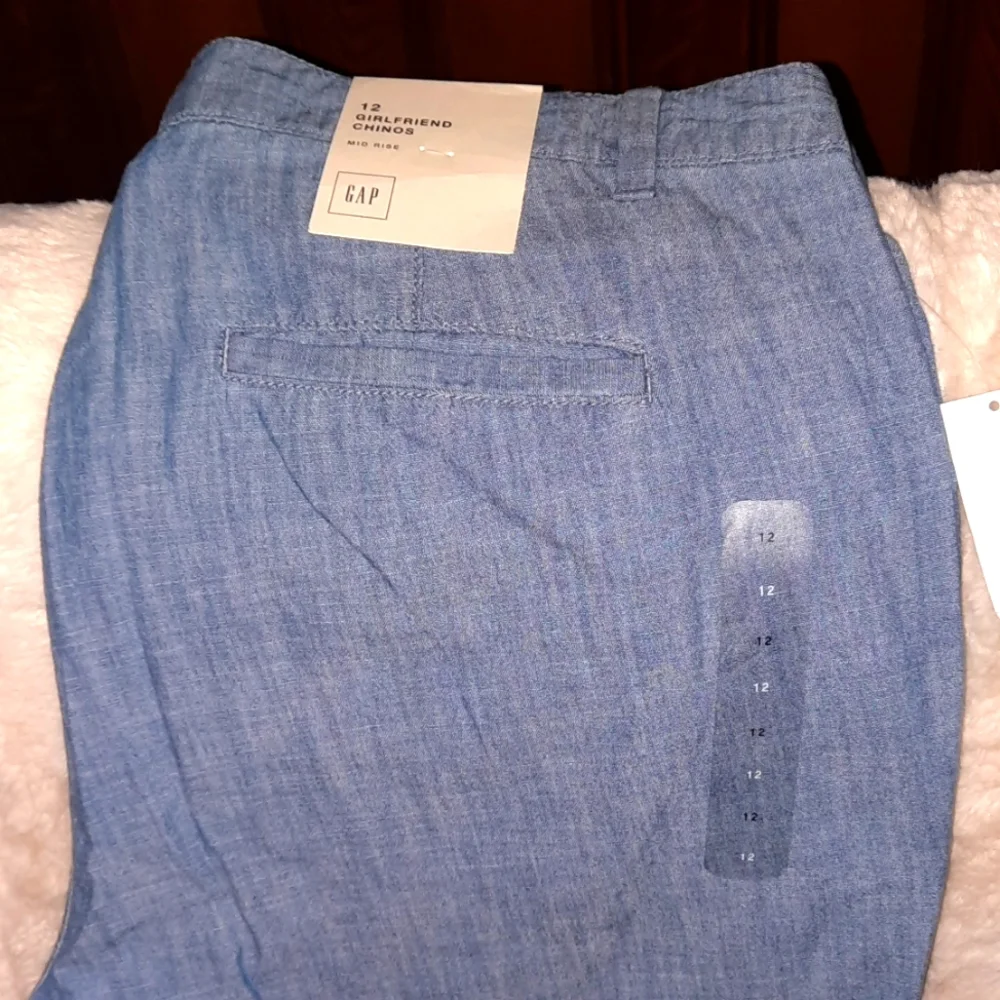 NWT GAP size 12 girlfriend chinos - Picture 1 of 3